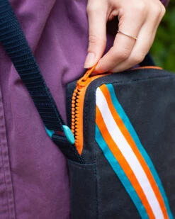 Canvas Shoulder Bag :: SX-70 Sonar -Modern Camera Shop BFCCameraCasesJPGWEB 13