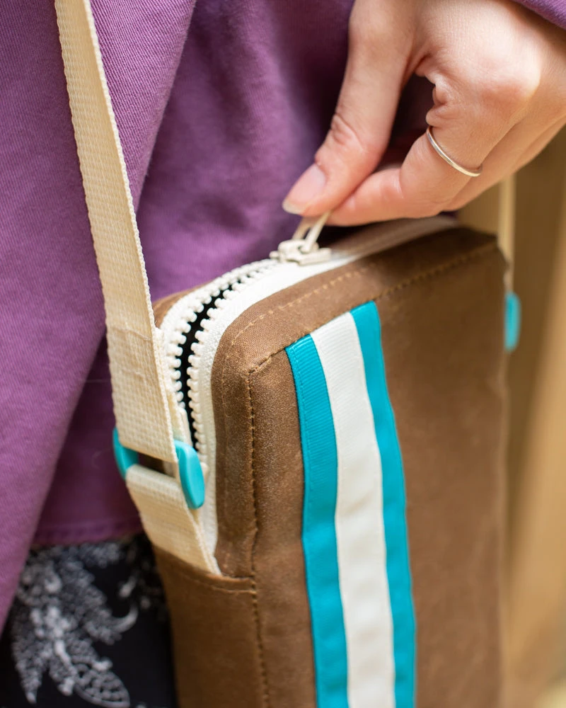 Canvas Shoulder Bag :: SLR 680/690 7 Canvas Shoulder Bag :: SLR 680/690 - Image 5