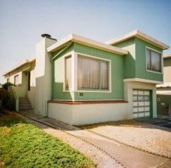 Lomography 400 :: Color -Modern Camera Shop Lomo 400 120 yameen lca